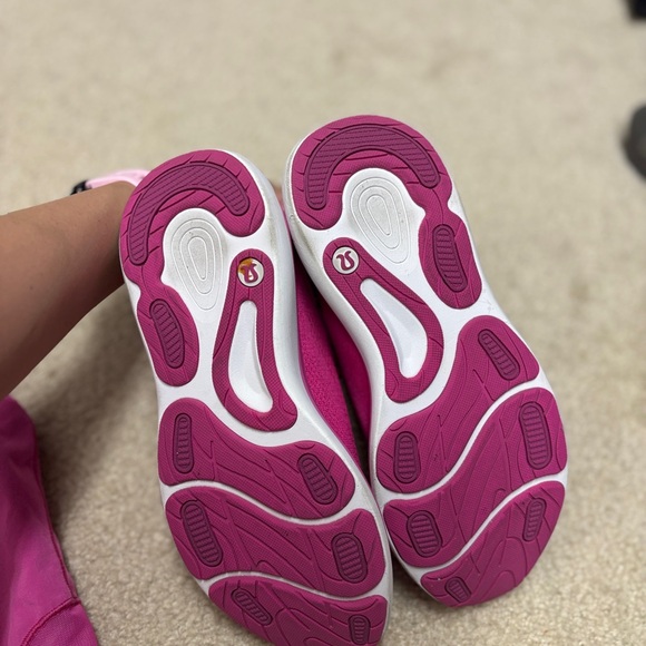 💗Lululemon Sonic Pink Bundle- size 6 Hotty hot 2.5 and 8.5 chargefeel mid shoes💓 - Picture 8 of 8